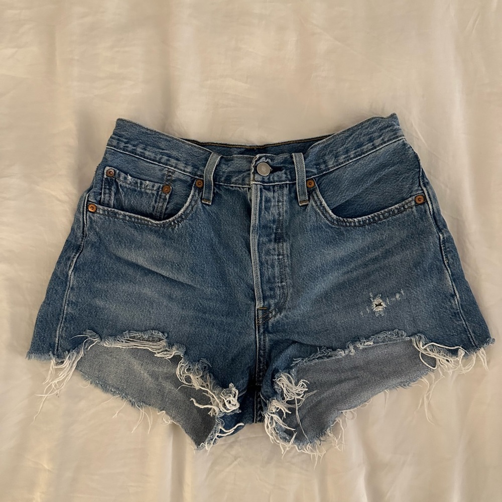 Levi’s 501 Denim Shorts in Medium Wash